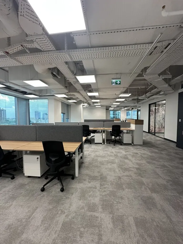 Wykończone biuro z meblami, Warszawa. 6