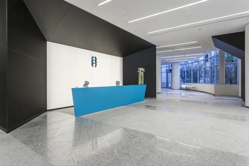 Biuro z małym tarasem w Cetrum, Warszawa. 11