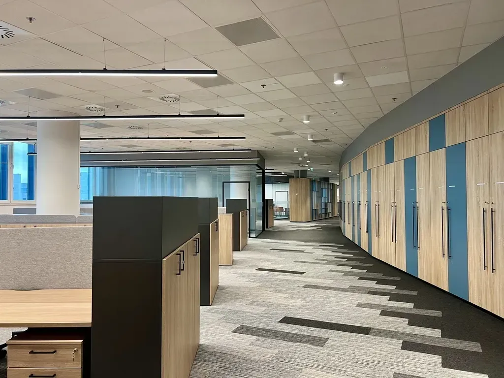 Nowoczesny lokal w budynku biurowo-handlowym. 3