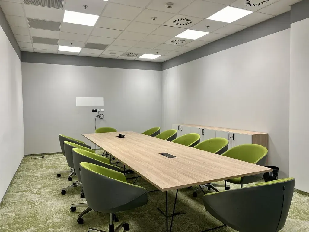 Nowoczesny lokal w budynku biurowo-handlowym. 4