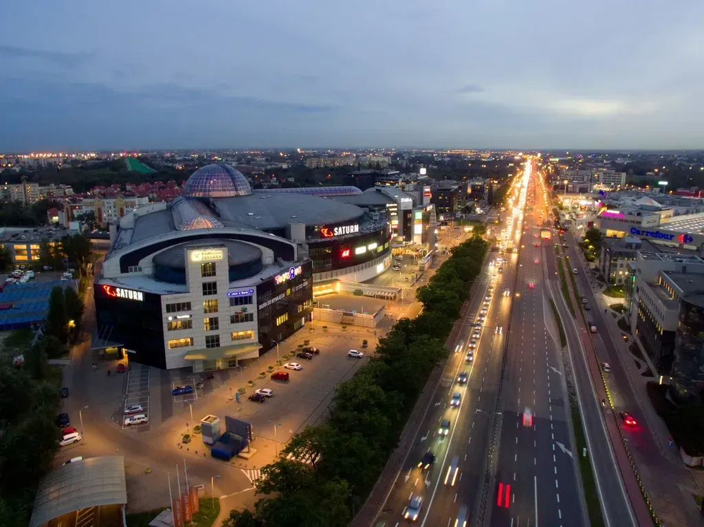 Nowoczesny lokal w budynku biurowo-handlowym. 9